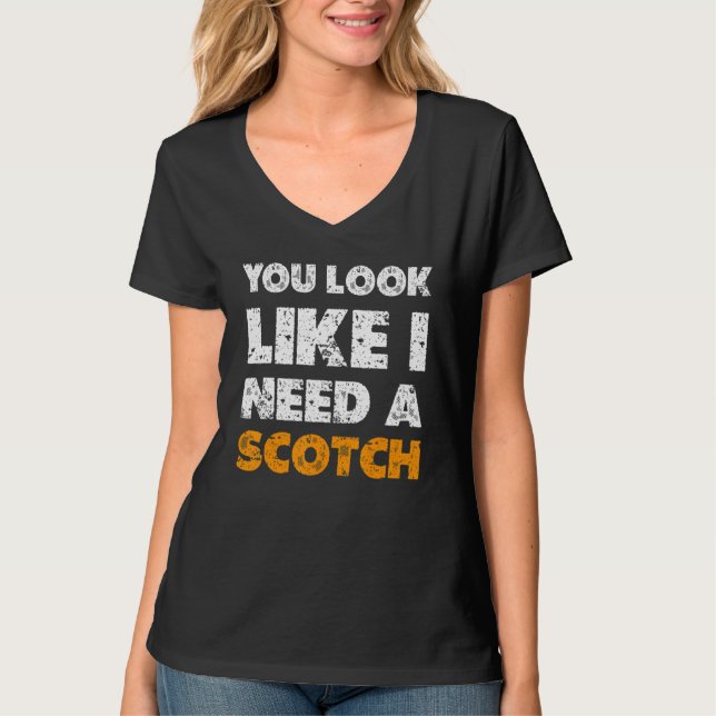 Camiseta Você Parece Que Precisa De Um Scotch Bebendo 1 (Frente)