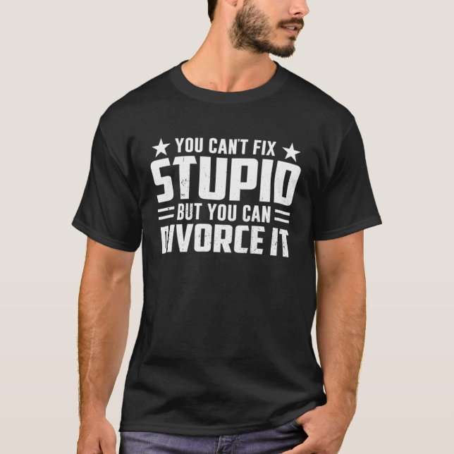 Camiseta Você pode consertar estúpido, mas pode se divorcia (Frente)
