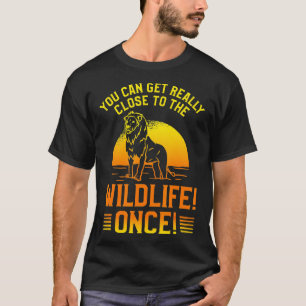 Camiseta Você Pode Ficar Muito Perto Da Vida Selvagem Uma V