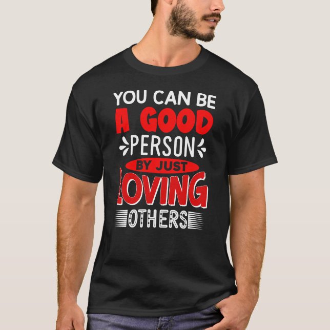 Camiseta Você Pode Ser Pessoa Apenas Amando Outros (Frente)