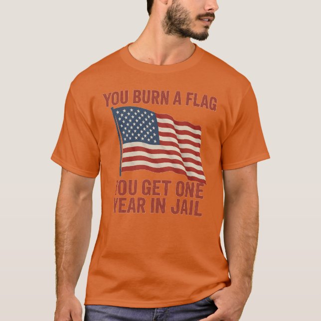 CAMISETA VOCÊ QUEIMOU UMA BANDEIRA VOCÊ RECEBE UM ANO NA CA (Frente)