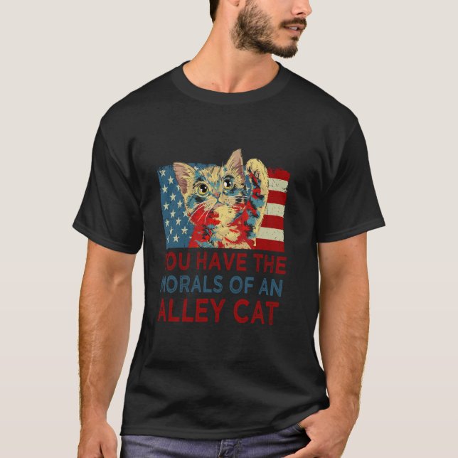 Camiseta Você Tem a Moral de um Gato de Rua Engraçado Ameri (Frente)