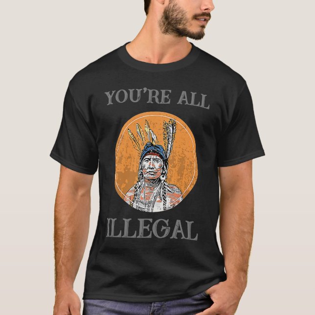 Camiseta Vocês são todos nativos americanos ilegais (Frente)