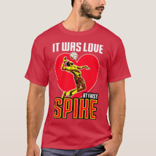 Camiseta Voleibol Era Amor No Primeiro Spike