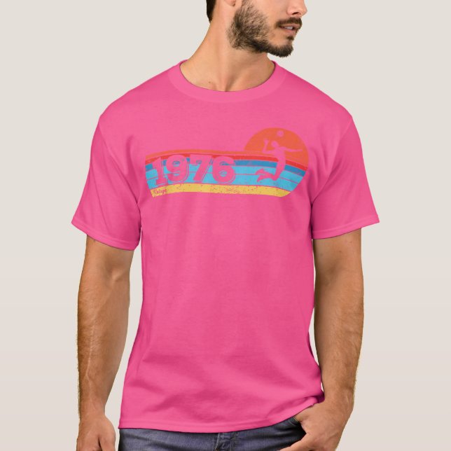 Camiseta Volleyball-Players 1976 Birthday Game Volleyball (Frente)