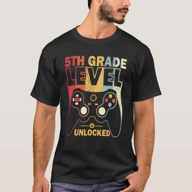 Camiseta Voltar ao Jogo de Vídeo Desbloqueado do Nível 5 da (Frente)