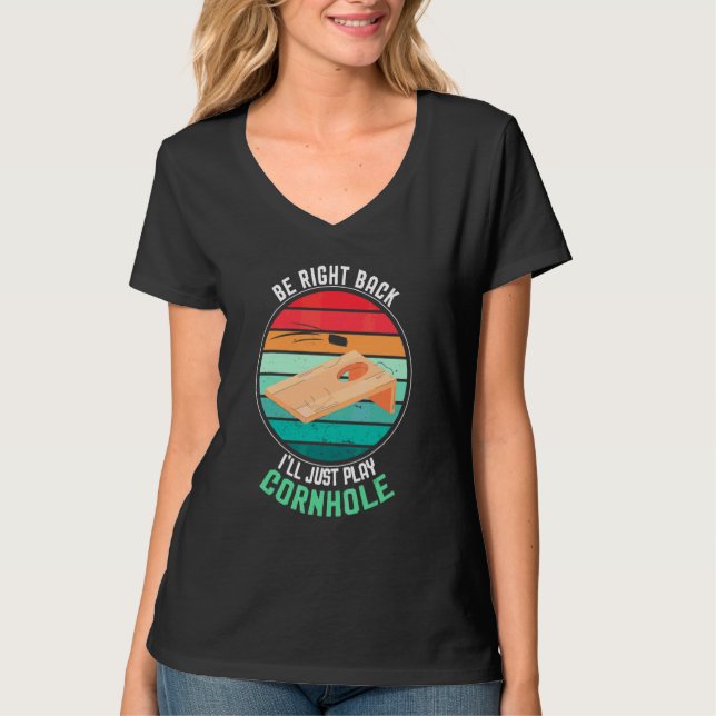 Camiseta Voltarei Já Vou Jogar Cornhole Jogo Corhole (Frente)