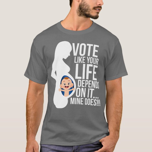 Camiseta Votar como sua vida depende de sua vida profission (Frente)