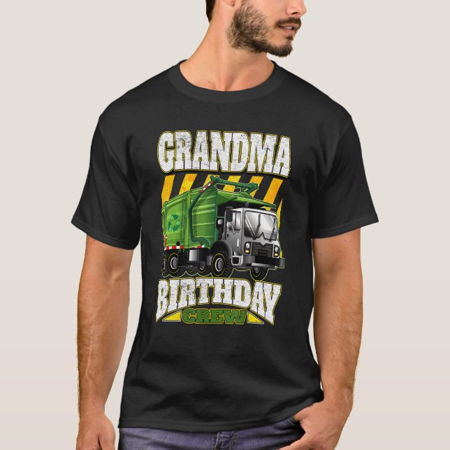 Camiseta Vovó Birthday Crew Garbage Trucks (Frente)