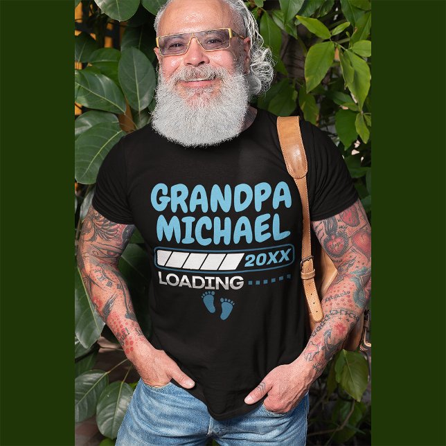 Camiseta Vovô Carregando Nome Personalizado Engraçado Ano (Grandpa Loading Funny Custom Name Year T-Shirt)