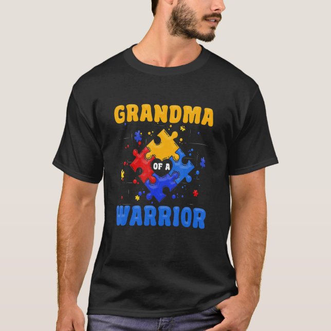 Camiseta Vovó De Uma Consciência De Autismo Guerreiro Que C (Frente)