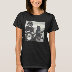 Camiseta Vovó e Seu Gato Armado Pilotando Moto Antiga