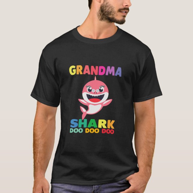 Camiseta Vovó Mamãe de Tubarão Doo Doo Pai (Frente)
