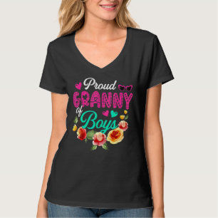 Camiseta Vovó Orgulhosa de Meninos Flores Bonitas Corações