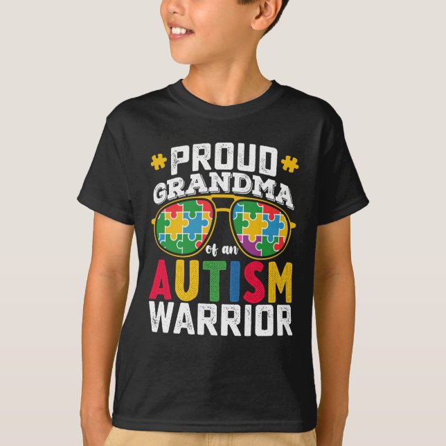 Camiseta Vovó Orgulhosa De Uma Família Guerreira Autismo (Frente)