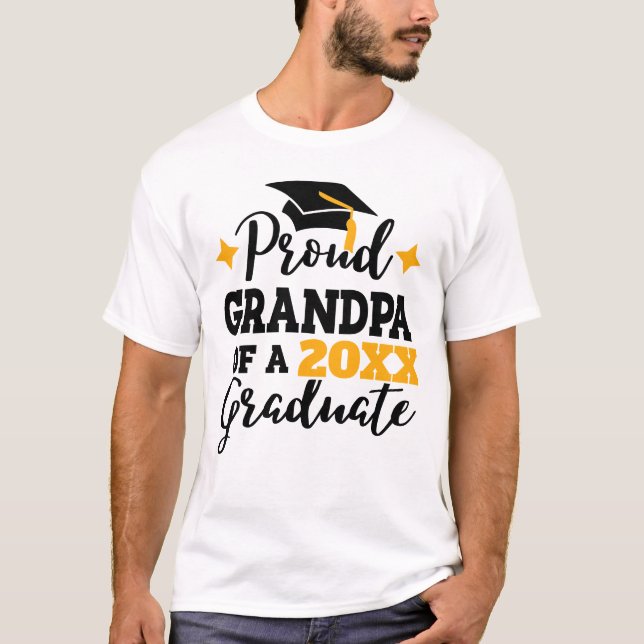 Camiseta Vovô orgulhoso do boné de ouro preto formando 2022 (Frente)