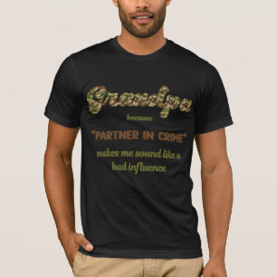 Camiseta Vovô Porque Parceiro no Crime Camuflagem Divertida