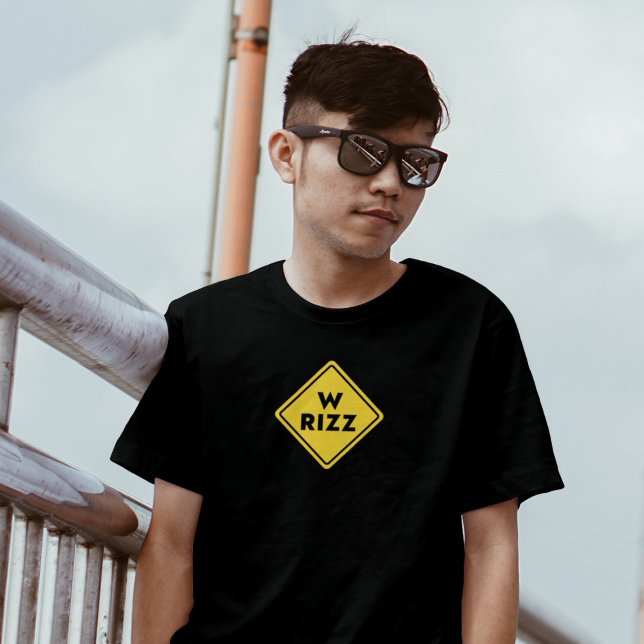 Camiseta W rizz US warning sign Meme Funny Quote (Criador carregado)