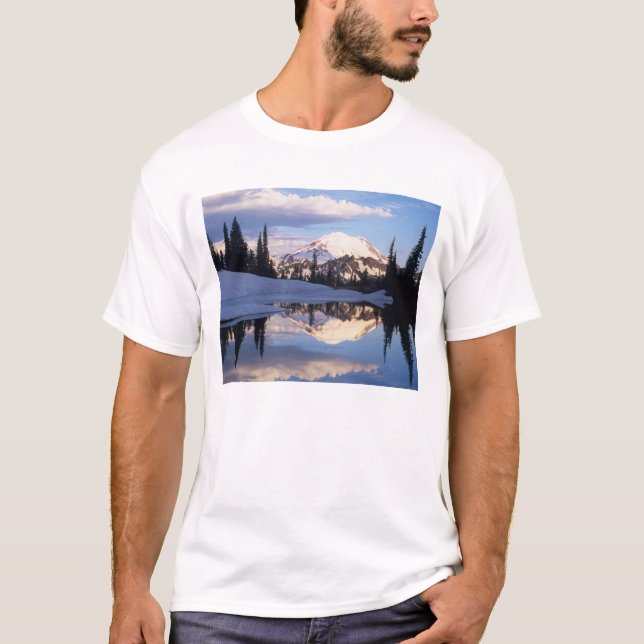 Camiseta WA, Monte Rainier NP, Monte Rainier e nuvens (Frente)