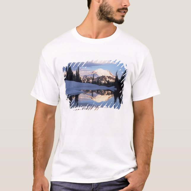Camiseta WA, Monte Rainier NP, Monte Rainier e nuvens (Frente)
