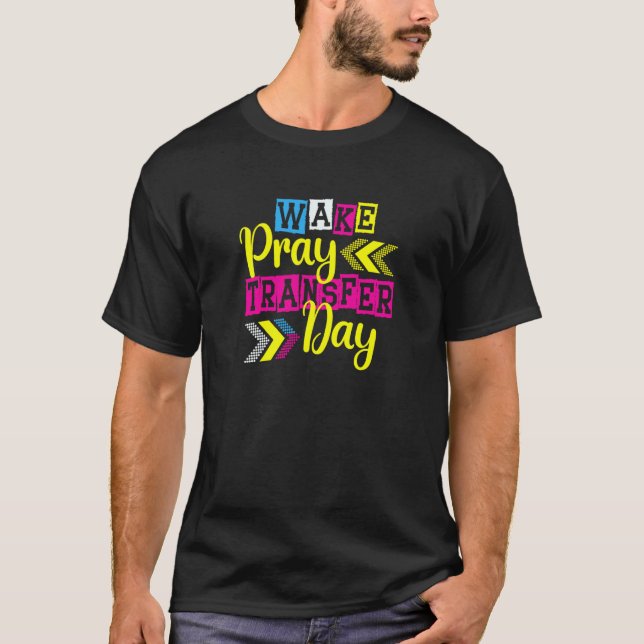Camiseta Wake Pray Transfer day for a IVF infertility (Frente)