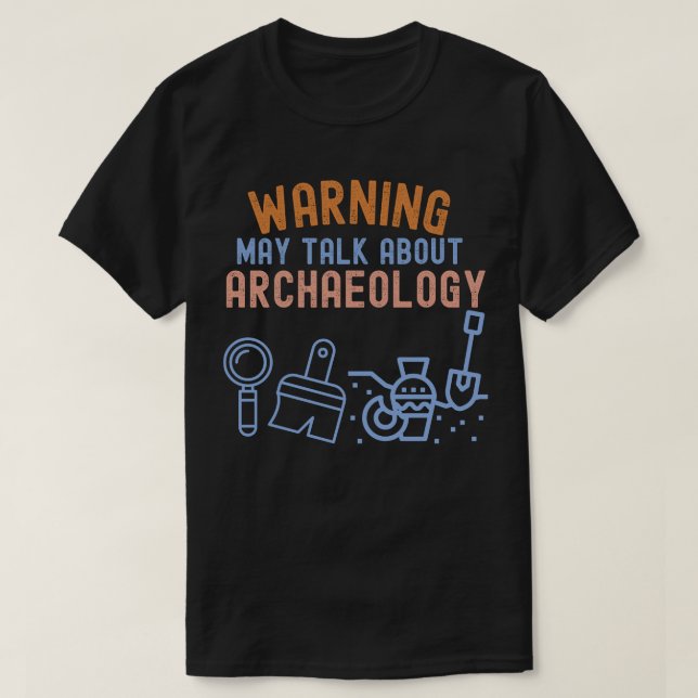Camiseta Warning_ May Fala Sobre Arqueologia (Frente do Design)