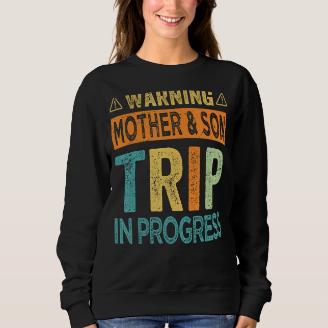 Camiseta Warning Mother Son Trip In Progress - Trip with Mo (Frente)