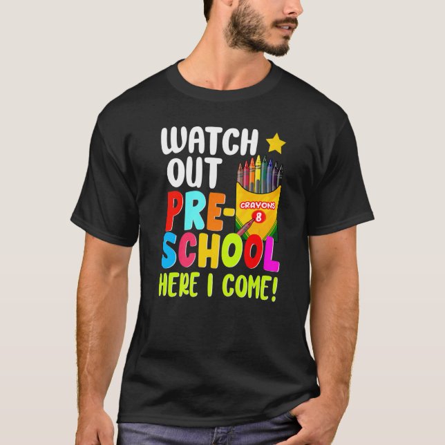 Camiseta Watch Out Pre School Here I Come First Day Of Scho (Frente)