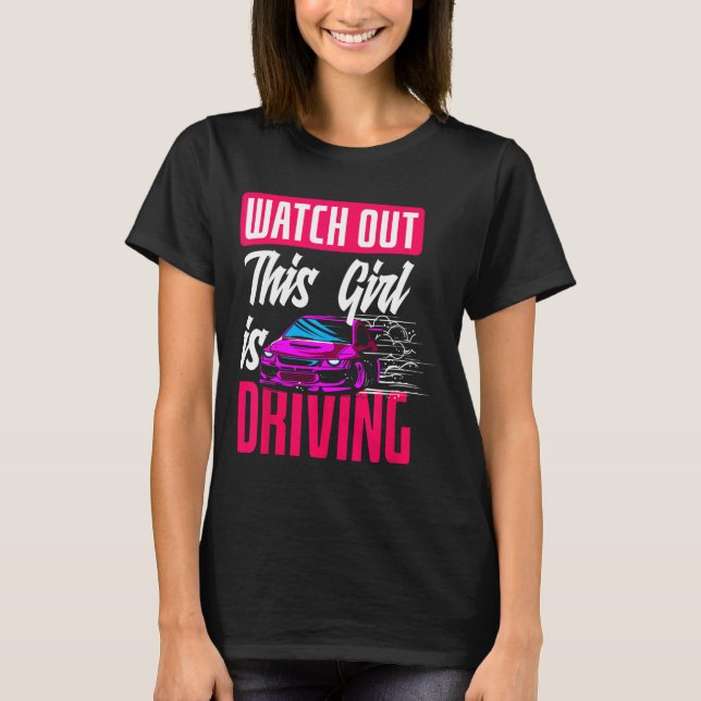 Camiseta Watch Out This Girl Is Driving Funny New Driver  (Frente)