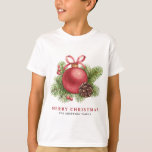 Camiseta Watercolor Red Ball Ornament Feliz Natal<br><div class="desc">Feliz Natal | Camiseta de férias personalizável com um Enfeites de natal de bola vermelha a cores-d'água com agulhas de pínus,  pinecones e winterberry. Personalize adicionando seus detalhes. Esta camiseta de Natal personalizada é perfeita como um presente de Natal perfeito. Itens correspondentes estão disponíveis.</div>