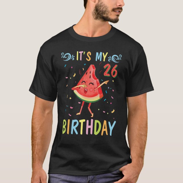 Camiseta Watermelon Dabbing feliz comigo aos 26 anos É M (Frente)