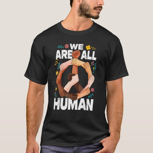 Camiseta We Are All Human Fist Hands African American Black (Frente)