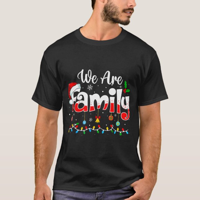 Camiseta We Are Family 2025 Christmas Pajama Funny Matching (Frente)