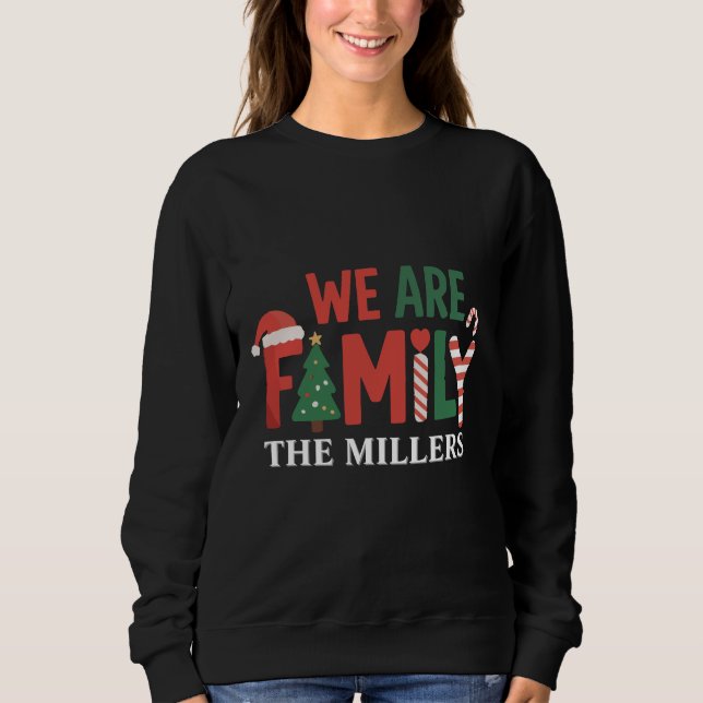 Camiseta We Are Family Personalized Christmas Family Couple (Frente)