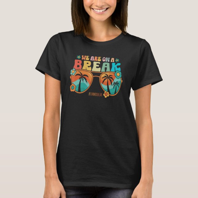 Camiseta We Are On A Break Teacher Summer Break Vacation He (Frente)