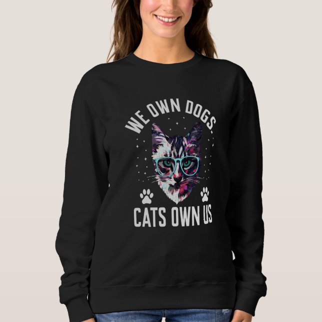 Camiseta We Own Dogs Cats Own Us Cat Lover Sayings Kitten Q (Frente)