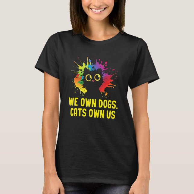 Camiseta We Own Dogs Cats Own Us Cat Lover Sayings Kitten Q (Frente)