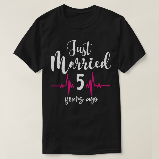 Camiseta Wedding Anniversary Just Married 5 Years Ago Coupl (Frente do Design)