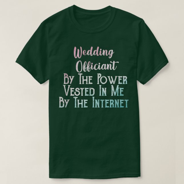 Camiseta Wedding Officiant By The Power Vested In Me By The (Frente do Design)