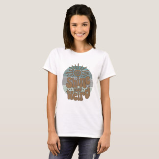 Camiseta Weird Feels Heavy