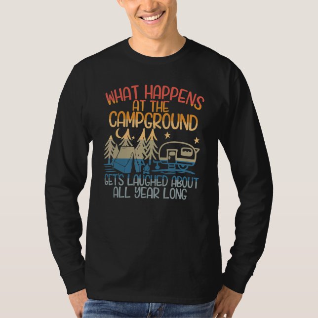 Camiseta What Happens at the Campground Gets Laughed About  (Frente)