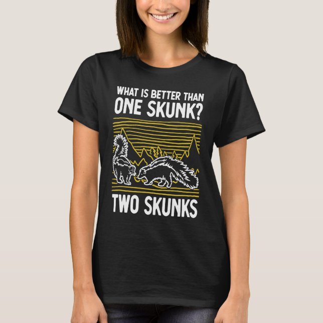 Camiseta What Is Better Than One Skunk Two Skunks (Frente)