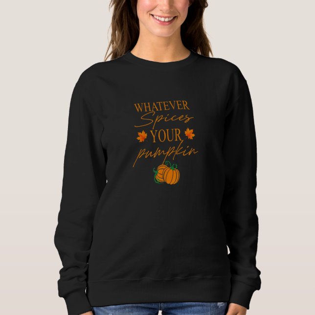 Camiseta Whatever Spices Your Pumpkin Halloween Thanksgivin (Frente)