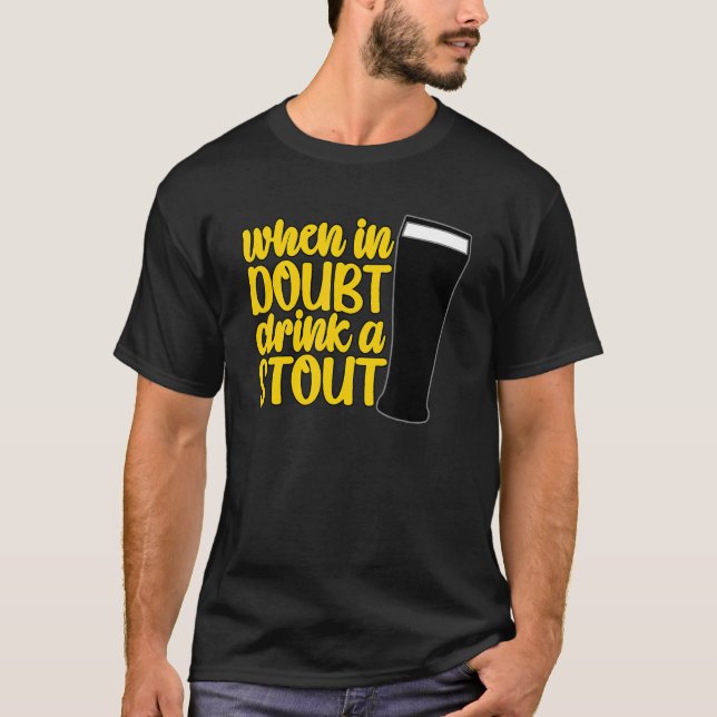 Camiseta When in Doubt Drink a Stout Beer Drinking Bar IPA  (Frente)