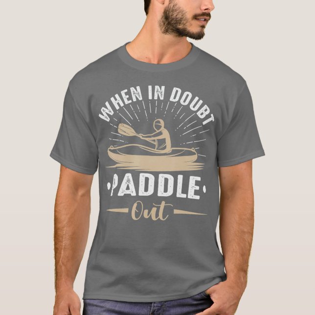 Camiseta When In Doubt Paddle Out  Funny Kayaking Canoe (Frente)