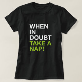 Camiseta When in Doubt Take a Nap – Minimal Typography Tee