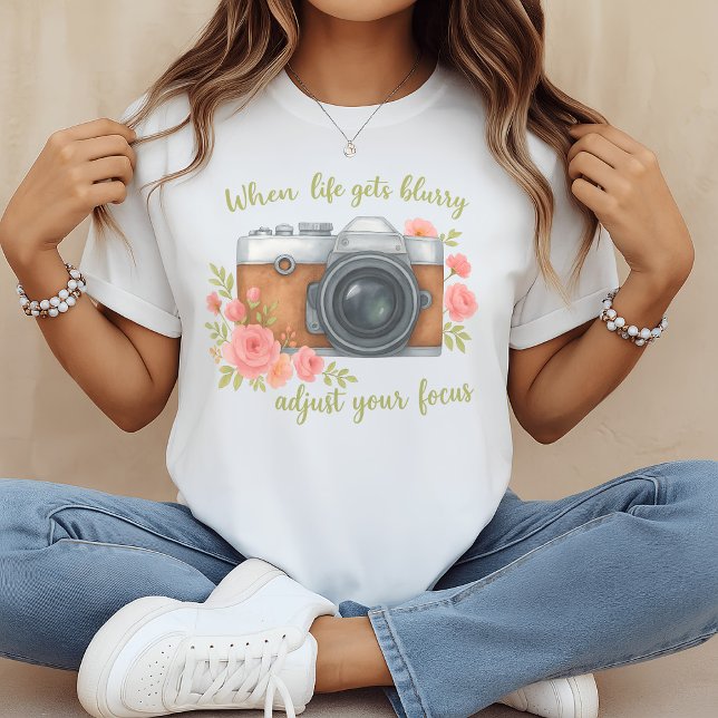 Camiseta When life gets blurry adjust your focus  (Criador carregado)