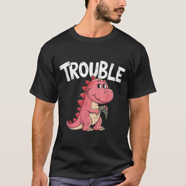 Camiseta Where I Go Trouble Follows I'm Trouble Funny Dinos (Frente)
