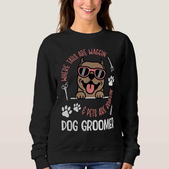 Camiseta Where Tails Are Waggin Dog Groomer Dog Grooming (Frente)