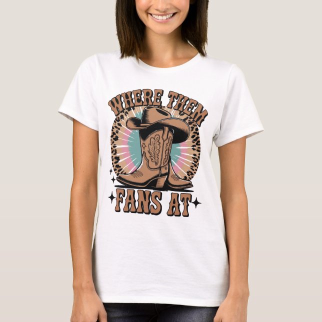 Camiseta Where Them Fans At – Cowgirl Boots Tie Dye Western (Frente)